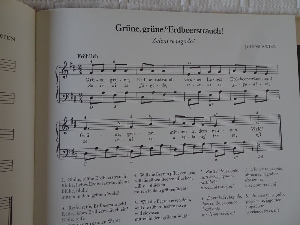 Livres: Kinder der Welt und ihre Lieder, Buch und LP – D'occasion à Bünzen par margretsch 7