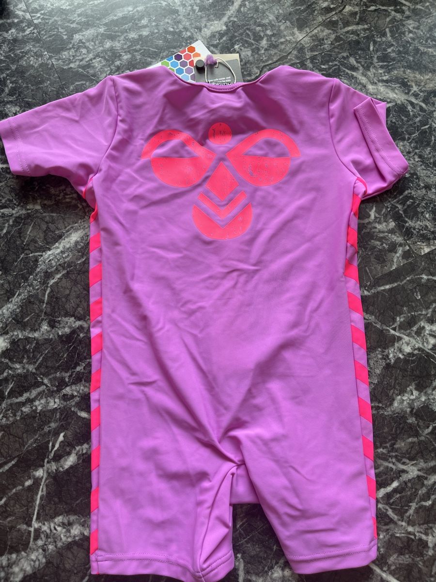 Costumi da bagno & Bikini: NEU Gr. 92, 98 Hummel Badeanzug pink – Nuovo e nell'imballaggio originale da Lachen SZ venduto da edi_ty2n 1