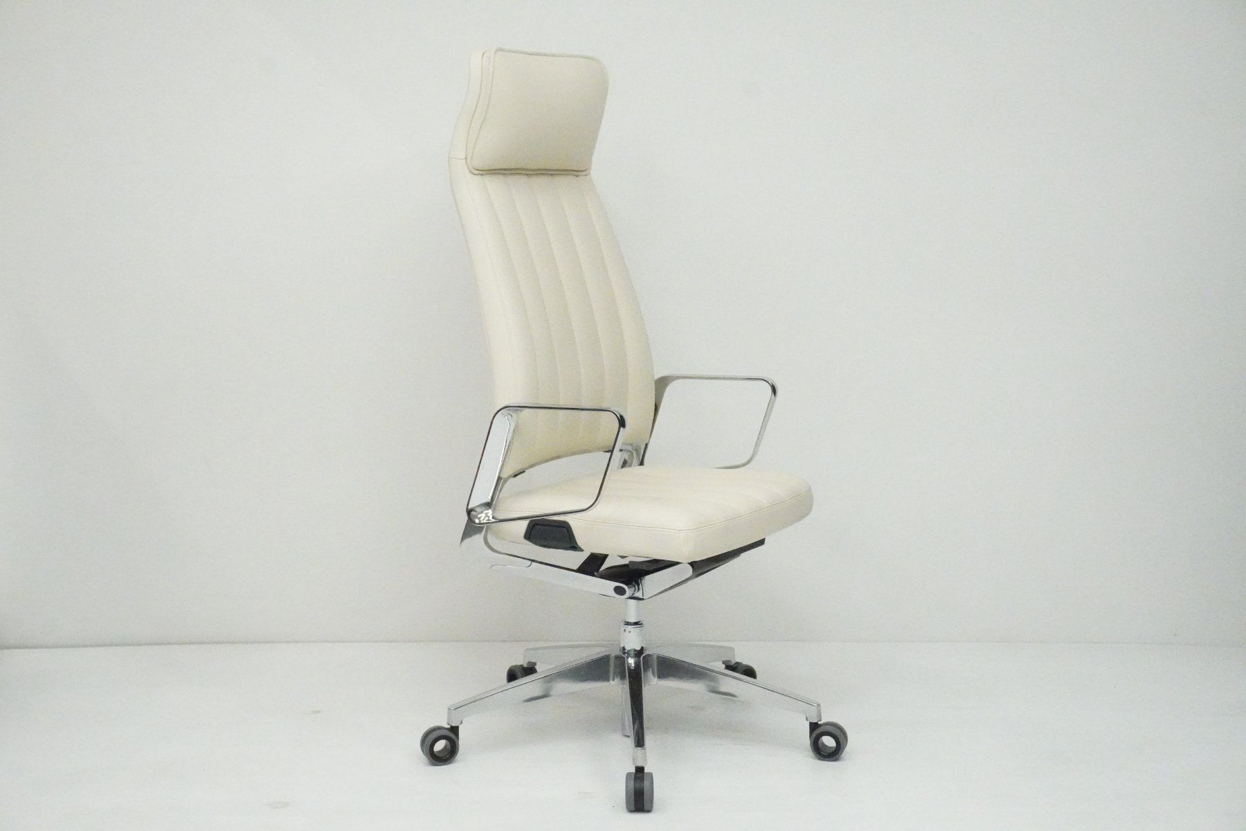 Sedie: Interstuhl VINTAGEis5 Chefsessel Leder UVP CHF 5247 – Usato da Bad Zurzach venduto da QLASSIQ