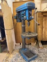 Tischbohrmaschine mit Bohrfutter