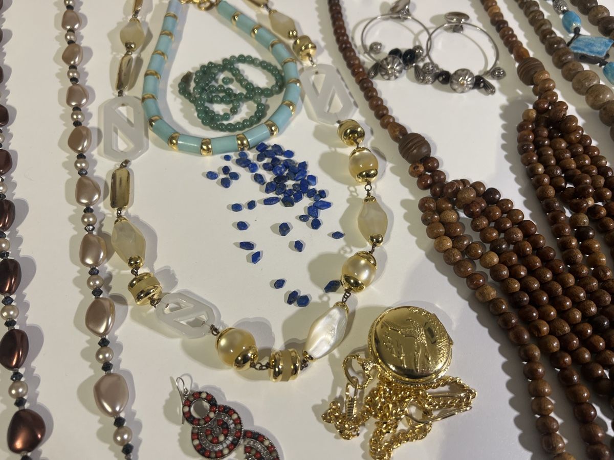 Autres bijoux: Lot de bijoux fantaisie – D'occasion à St-Pierre-Clages par ste_xk6p 4