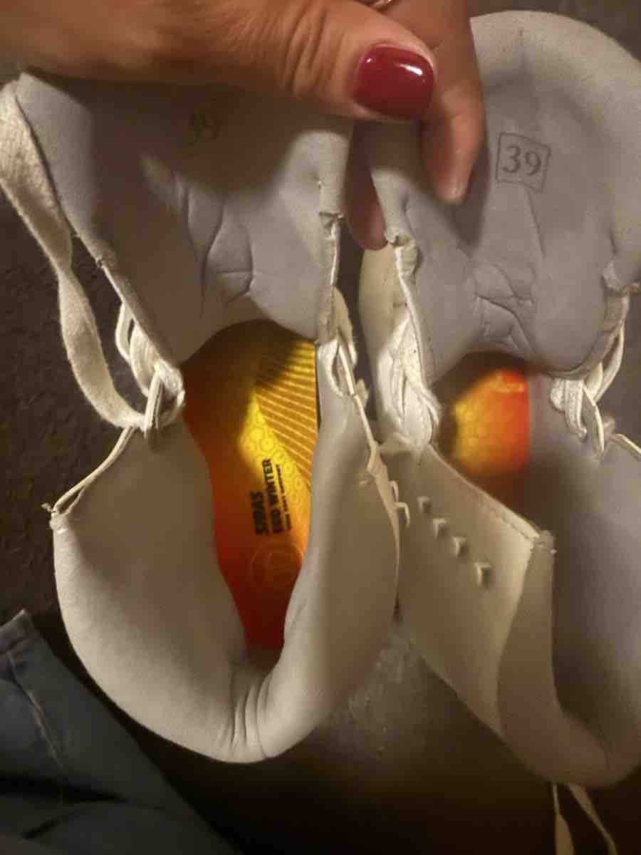 Graf Pattini da ghiaccio: Graf Ruby Eiskunstlauf-Schlittschuhe – Usato da Thayngen venduto da lapalosa 3