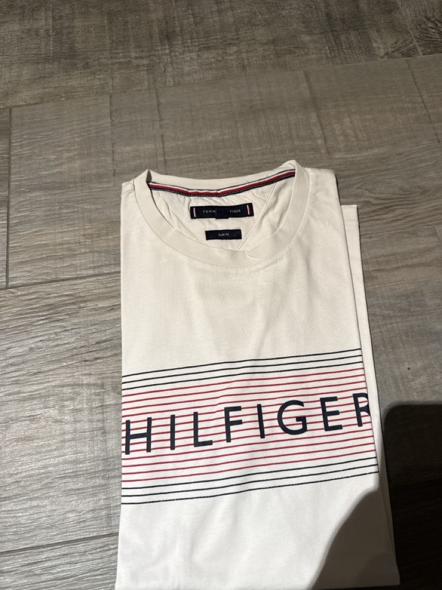Tommy Hilfiger Hemden, T-Shirts & Polos: T-shirt  – Gebraucht aus Tramelan von mar_xrj7