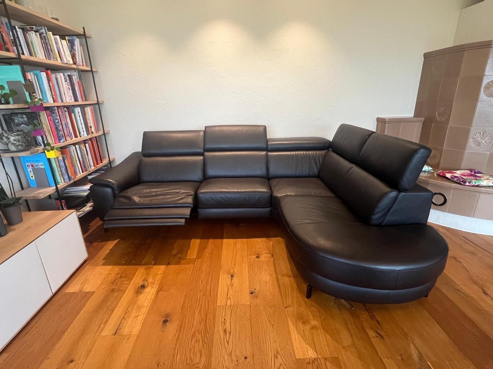 Divani: Modernes Leder-Ecksofa mit elektrischer Relaxfunktion – Usato da wettingen venduto da gfiliatre 1
