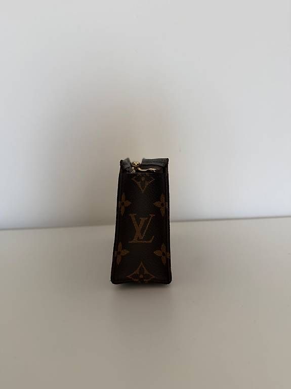 Custodie per cosmetici: Louis Vuitton Poche Toilette 15 Monogram – Usato da Basel venduto da Ohschaumal 3
