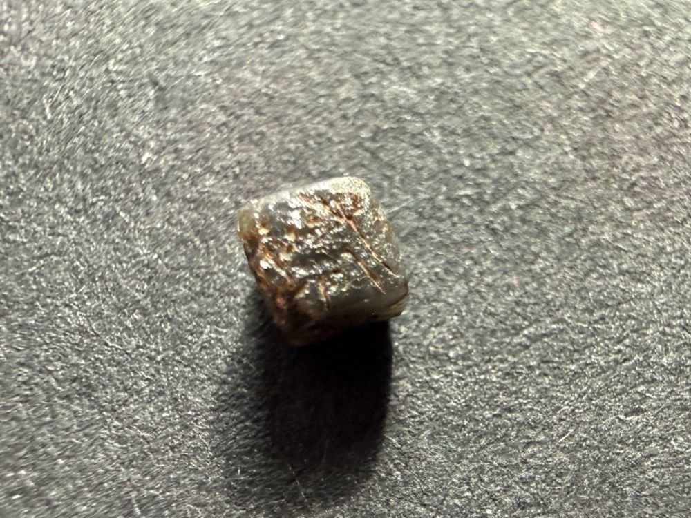 Pietre preziose: Dunkler kubischer Rohdiamant, ca. 3 mm – Nuovo (secondo la descrizione) da Lützelflüh-Goldb venduto da Elementis 2
