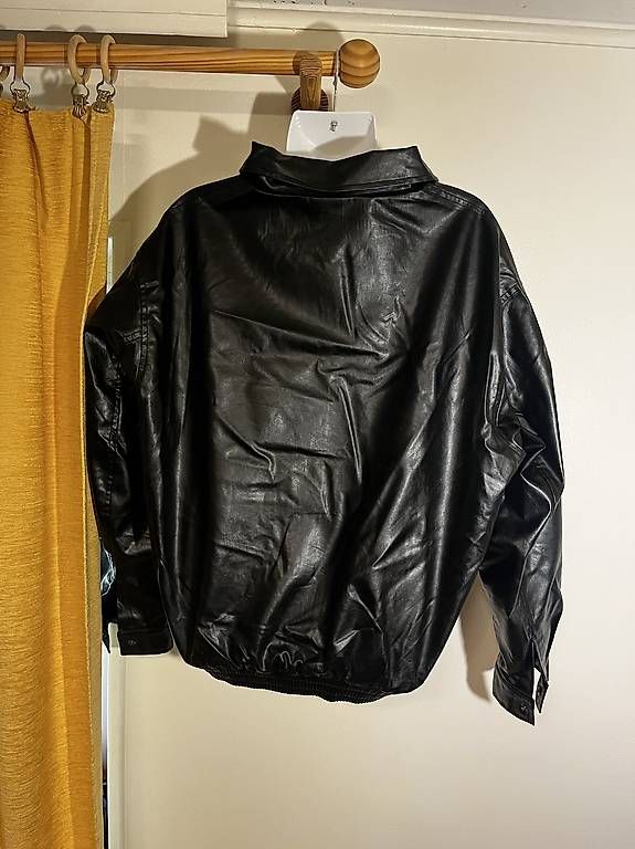 Giacche: Veste en faux cuire – Usato da Cheiry venduto da dam_pd2m 1