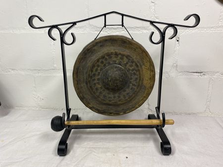 Dekorative Vintage Gong mit Ständer - Einzigartiges Stück