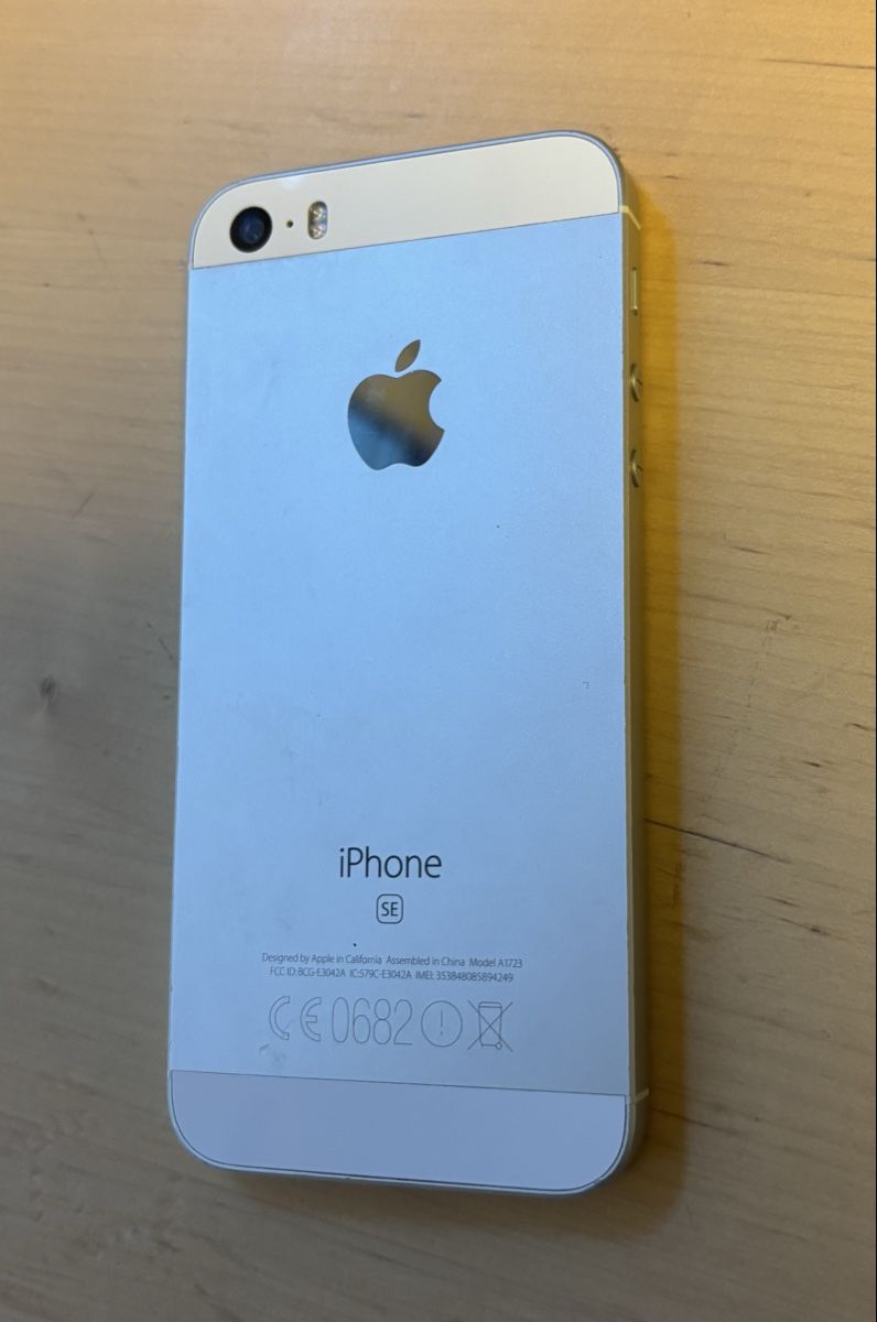 Apple Portables: Smartphone Apple iPhone SE Silber – D'occasion à Zürich par Smesskammer 1