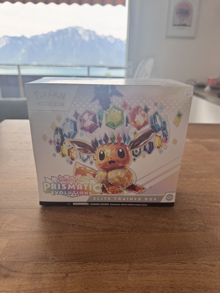 Pokémon Cartes à collectionner: ETB Prismatic Evolutions  – Neuf avec emballage d'origine à Chernex par rus_hk5v