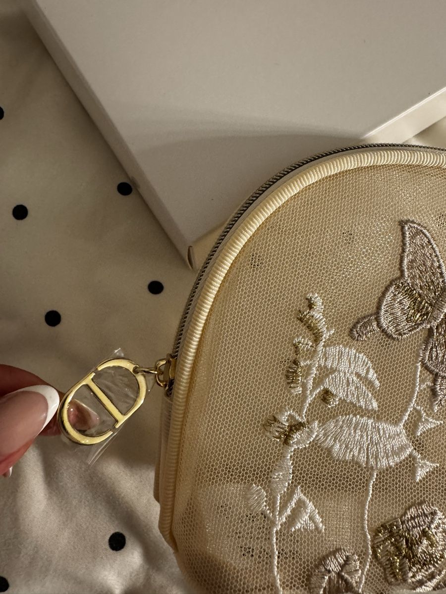 Dior Custodie per cosmetici: Dior Necessaire Bestickt – Nuovo (secondo la descrizione) da Richterswil venduto da dil_vc79 2