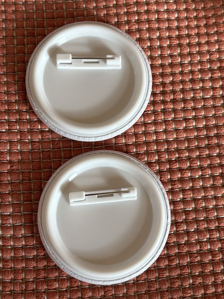 Spille & Fermagli: Frieden Brosche / Peace Button 2er Set – Nuovo (secondo la descrizione) da Rümlang venduto da BoutiqueMonique16 1
