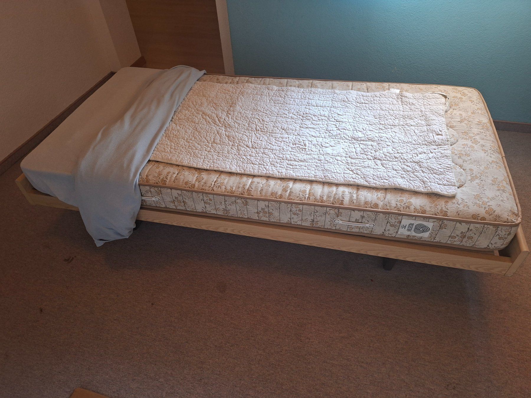 Letti: Einzelbett mit Lattenrost – Usato da Wängi venduto da mas_7ldd