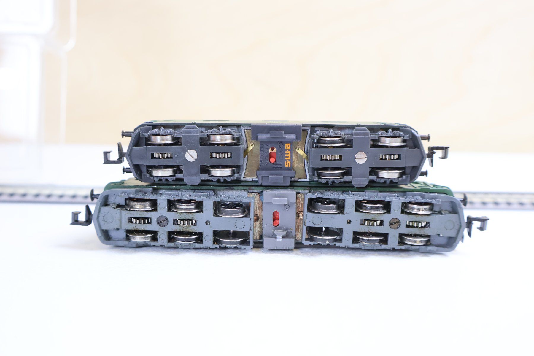 Trix Modelleisenbahnen: Minitrix 2 x SBB E-Lok Set - schöne Modelle OVP – Gebraucht aus Winterthur von Monstera 6