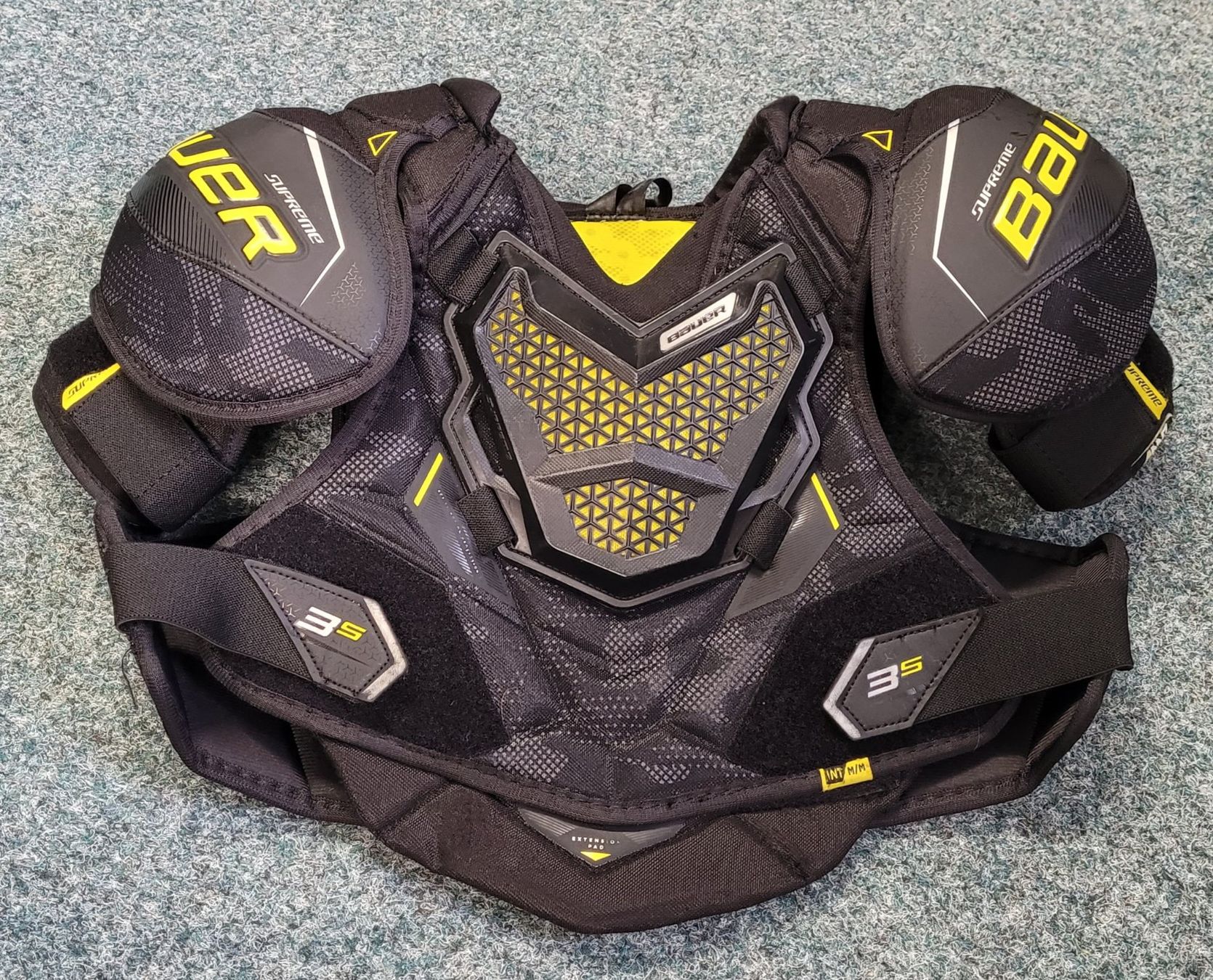 Bauer Schutz & Schoner: Hockey Schulterschutz, Gr. INT M – Gebraucht aus Frasnacht von Snowbird1