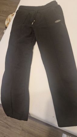 Stylische schwarze Stoffhose Grösse m