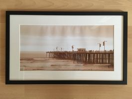 Strandbild mit Pier