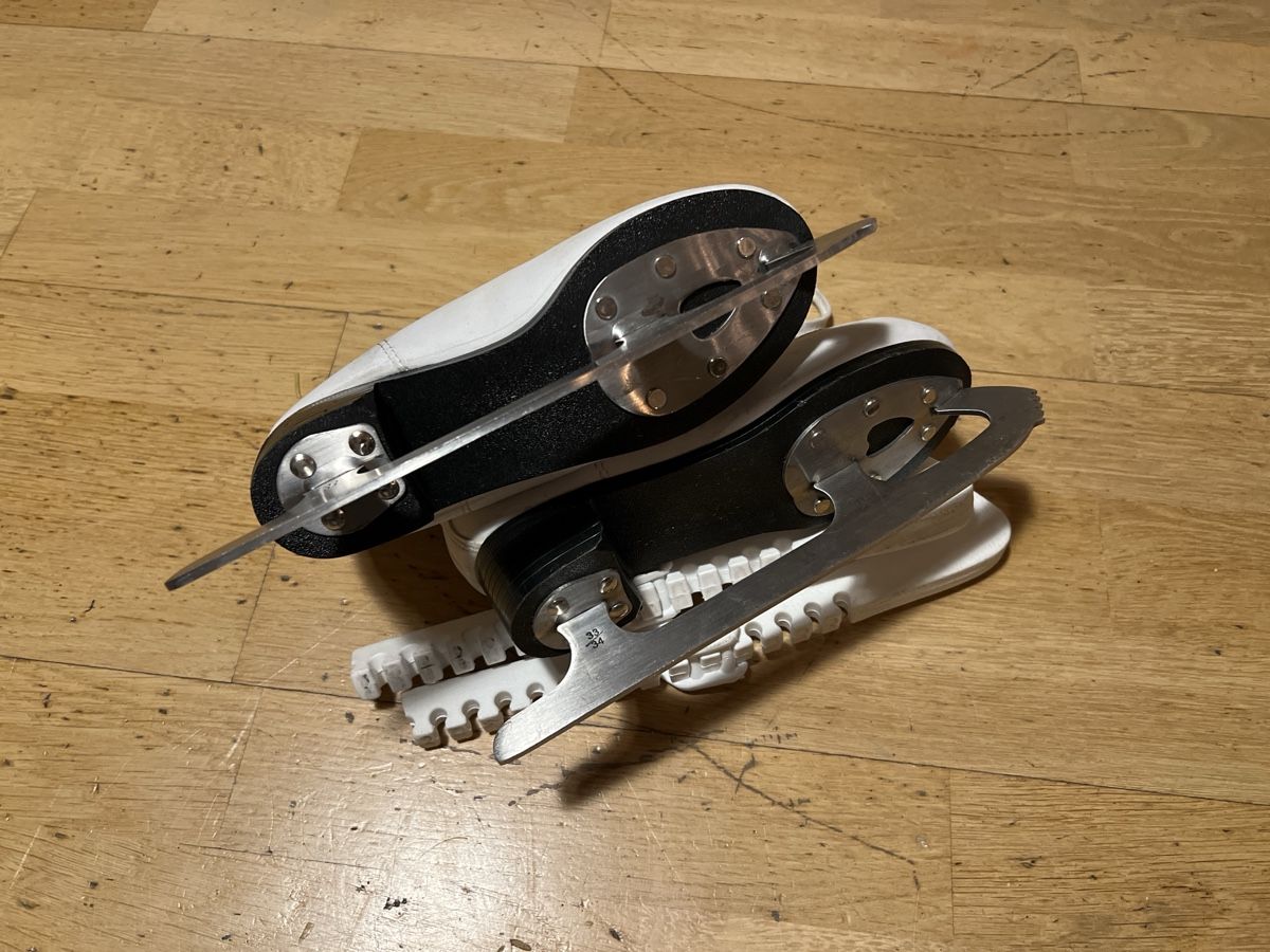 Pattini da ghiaccio: Schlittschuhe / Eislaufschuhe – Usato da Basel venduto da Mirkymirc 2