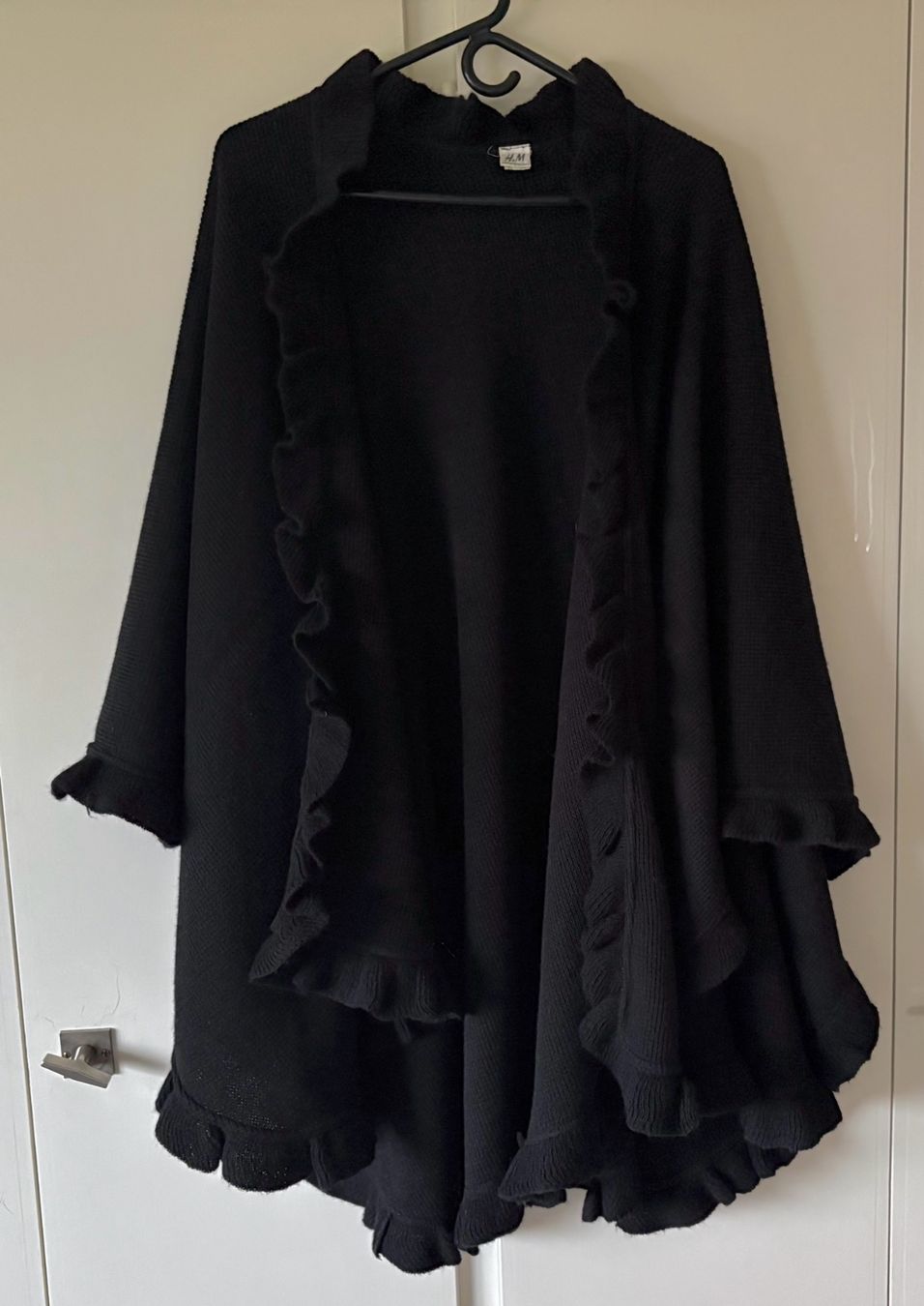 H&M Altro in Moda donna: Schwarzer Cape, feiner Wollstoff gemischt – Usato da Oberrieden venduto da pet_n2c2