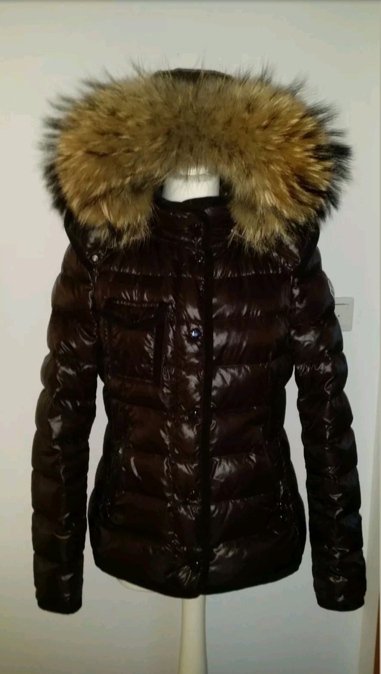 Moncler Jacken: Daunenjacke Moncler Armoise, Gr.4 – Gebraucht aus Weesen von Rodorma