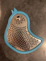 Vogelreibe Käsereibe Reibe mit Auffangschale blau neuwertig