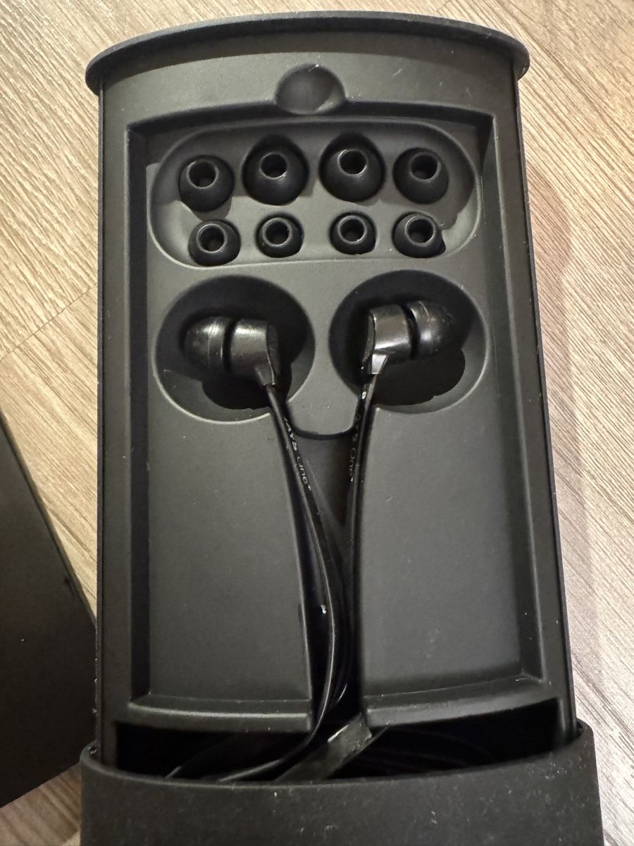 Cuffie: JAYS a-Six Wireless Kopfhörer Schwarz – Usato da Wettingen venduto da JasminL92