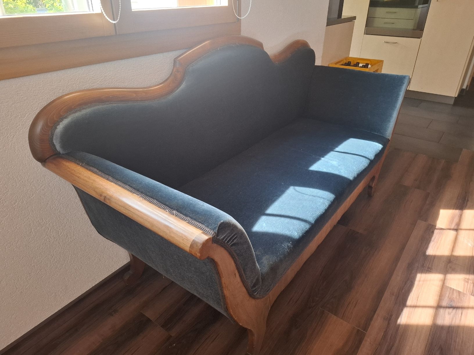 Sofas: Biedermeier Style Sofa mit Samtbezug – Gebraucht aus Lungern von yes_cj9j 1