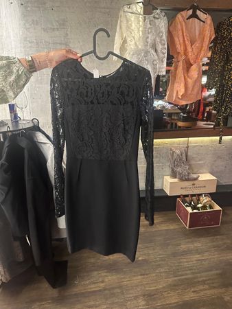 Robe noire dentelle élégante taille XS parfait pour l'hiver