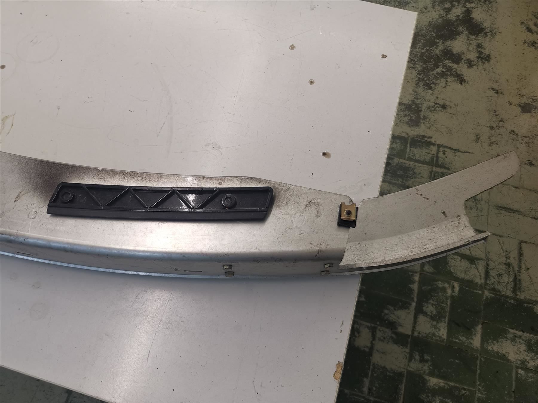 Tutti pezzi di ricambio auto: Alfa Spider 115 1990-93 Stossstage vorne – Usato da Thalwil venduto da Joker690 9
