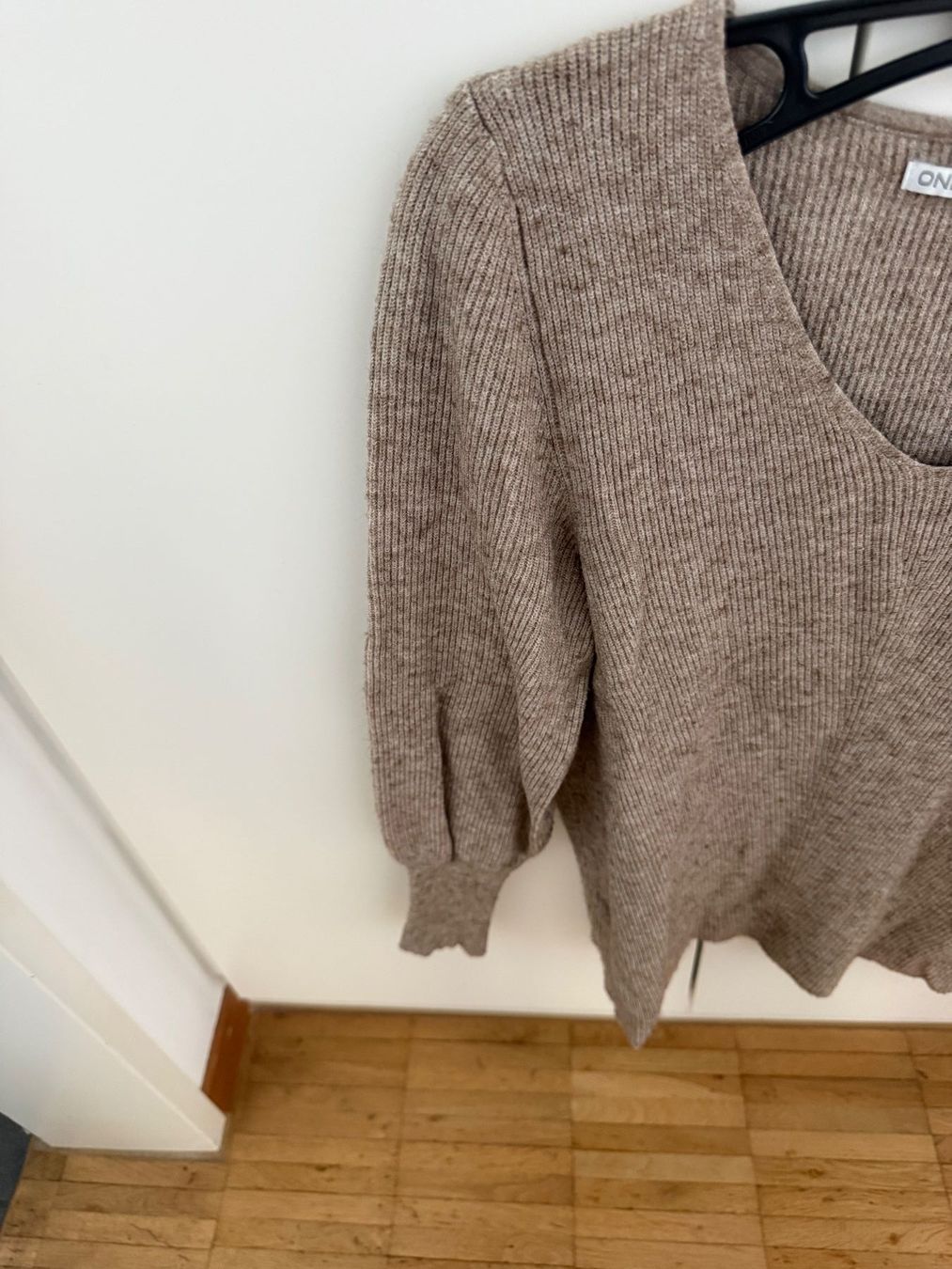 Only Maglioni & Felpe: Pullover Feinstrick mit V Auschnitt von Only Gr. M – Usato da Dällikon venduto da dahi1 1