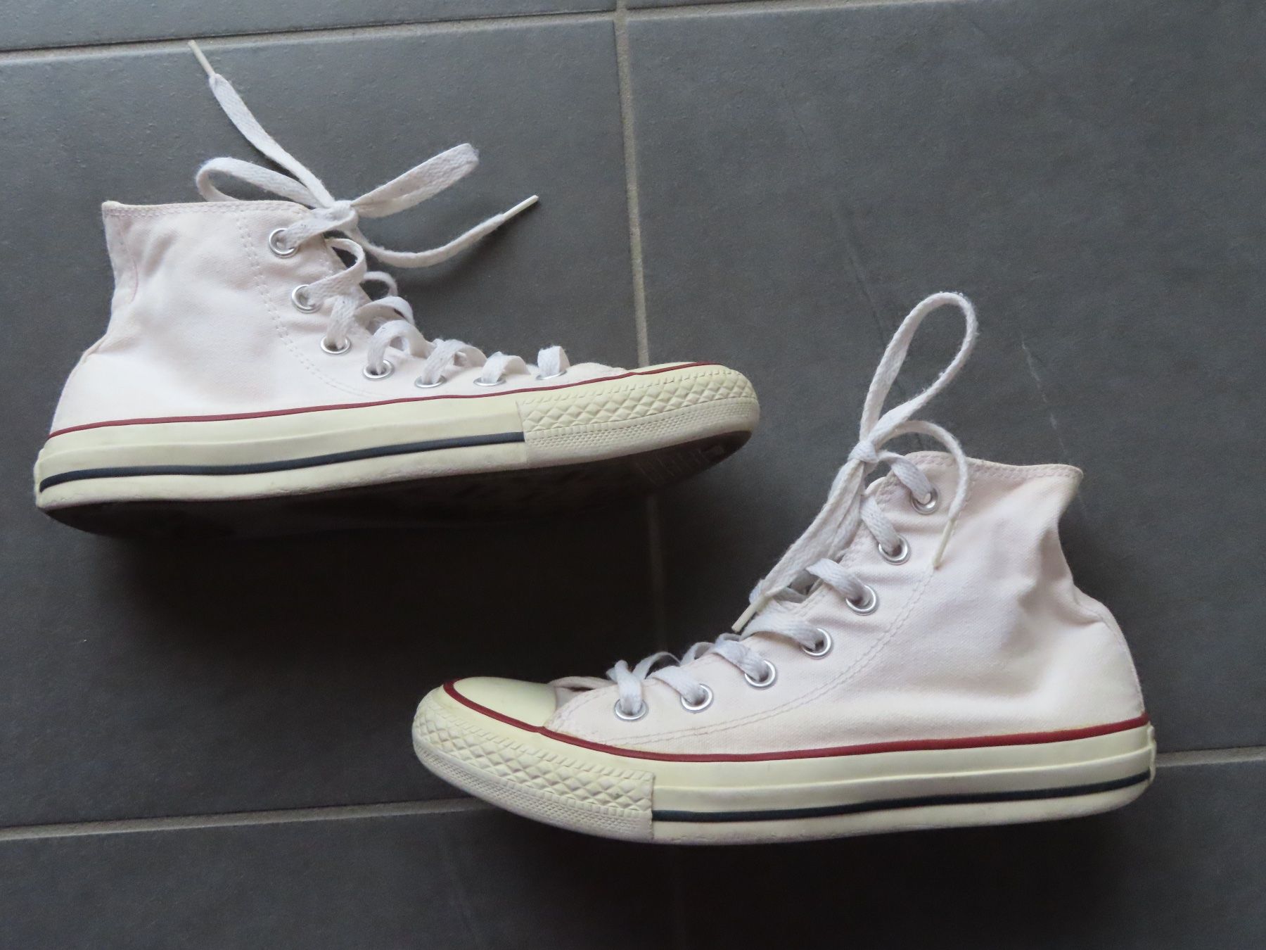 Converse Scarpe da donna: CONVERSE Chuck Taylor All Star Gr.37.5 weiss – Usato da Wallenried venduto da Asyano 1