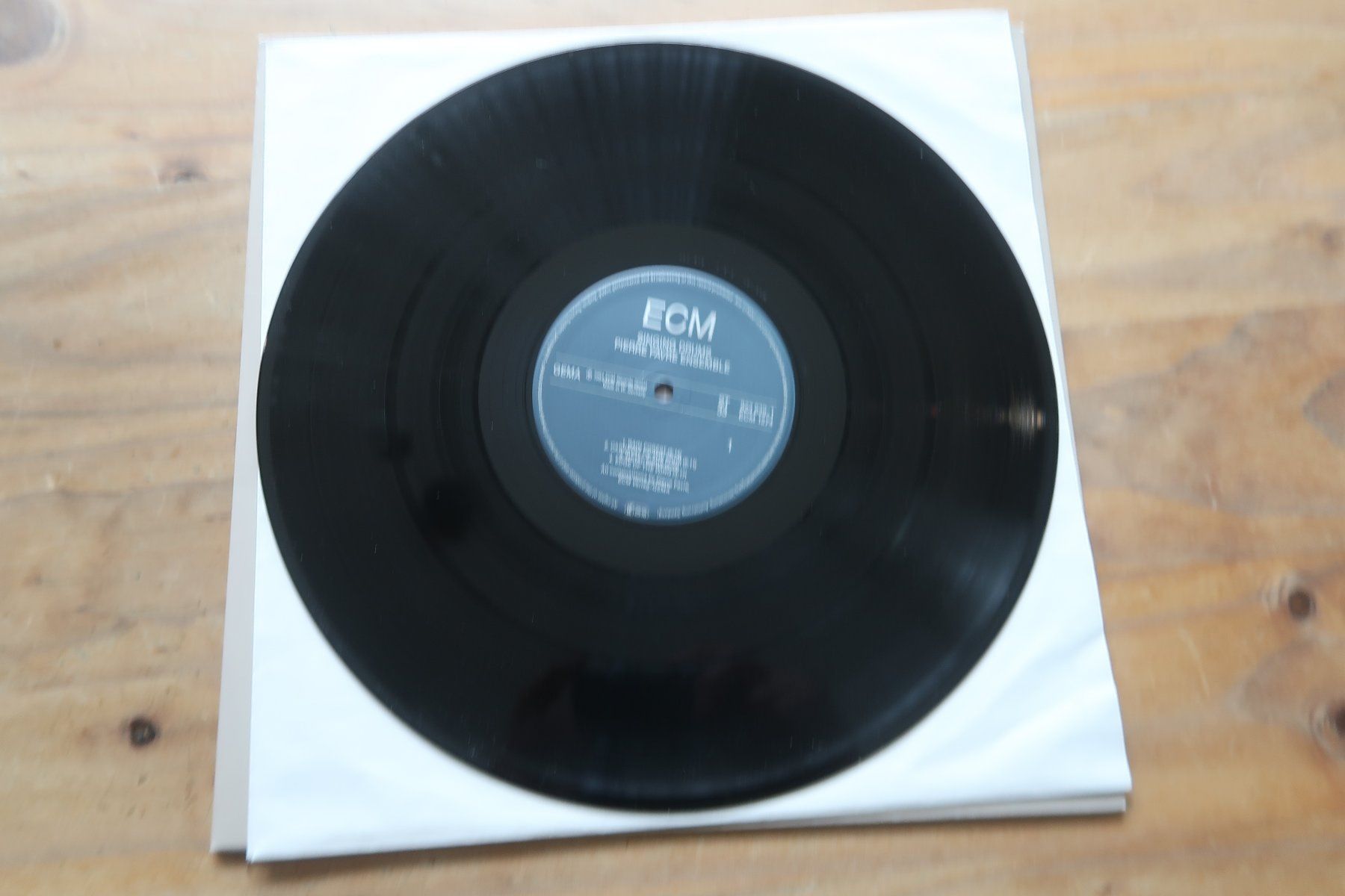 Dischi in vinile: PIERRE FAVRE ENSEMBLE - SINGING DRUMS - VINYL LP – Usato da Basel venduto da Patiscat 3
