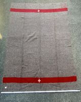 2 Schweizer Militär-Wolldecken, je 140 × 205 cm