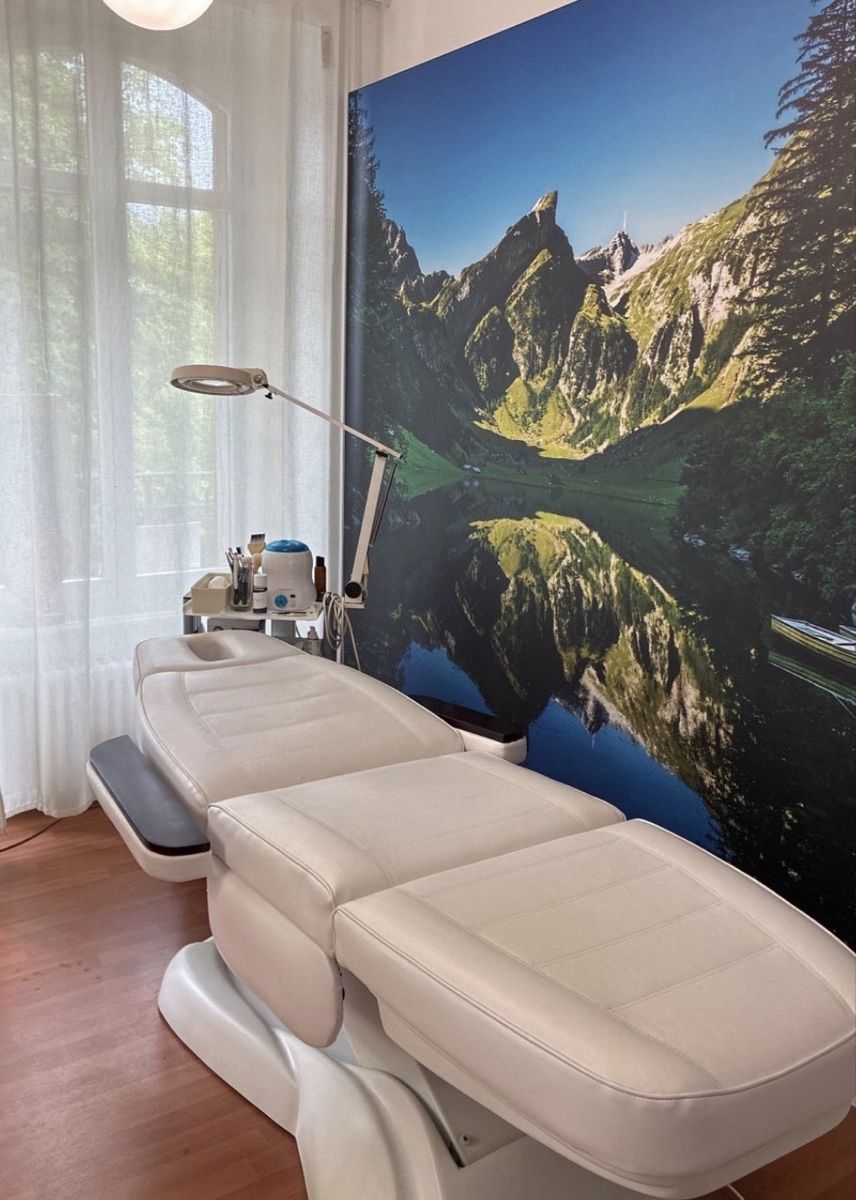 Lettini & sedie per cosmetici: Schöne Kosmetik Liege elektrisch. – Usato da Seon venduto da juliabuster117 1