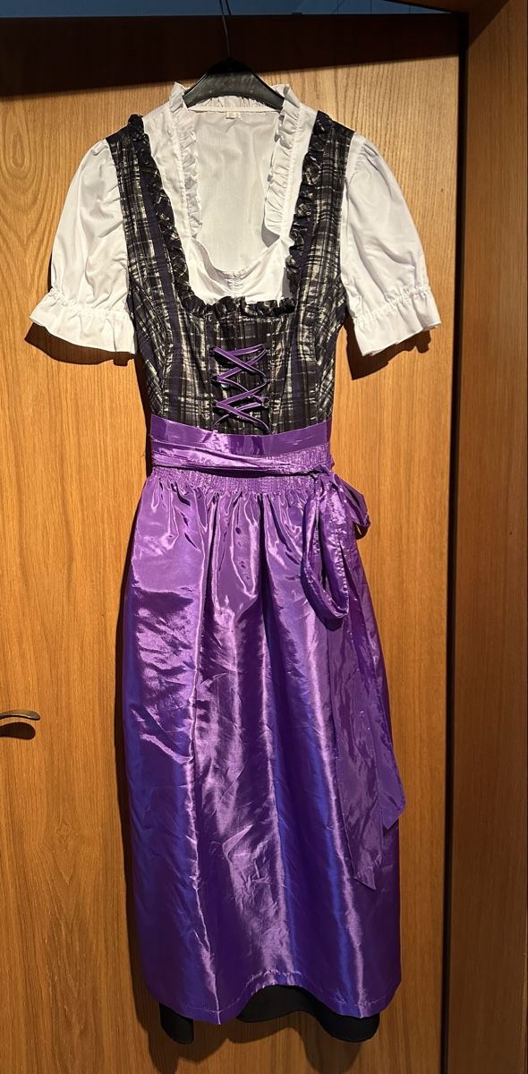 Vestiti: Lila-Schwarzes Dirndl Gr. 42 mit Bluse – Usato da Goldau venduto da Henggi88