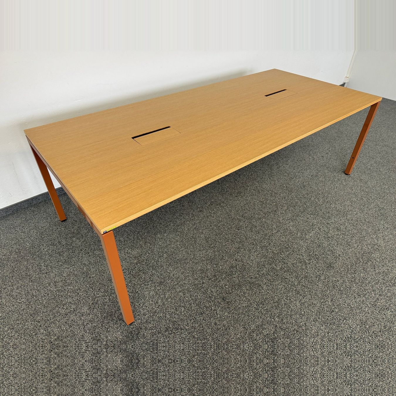 Lista Tavoli: Lista Office LO Motion Sitzungstisch 2200x1000 mm - Eiche – Usato da Schönenwerd venduto da mcofficeshop 1