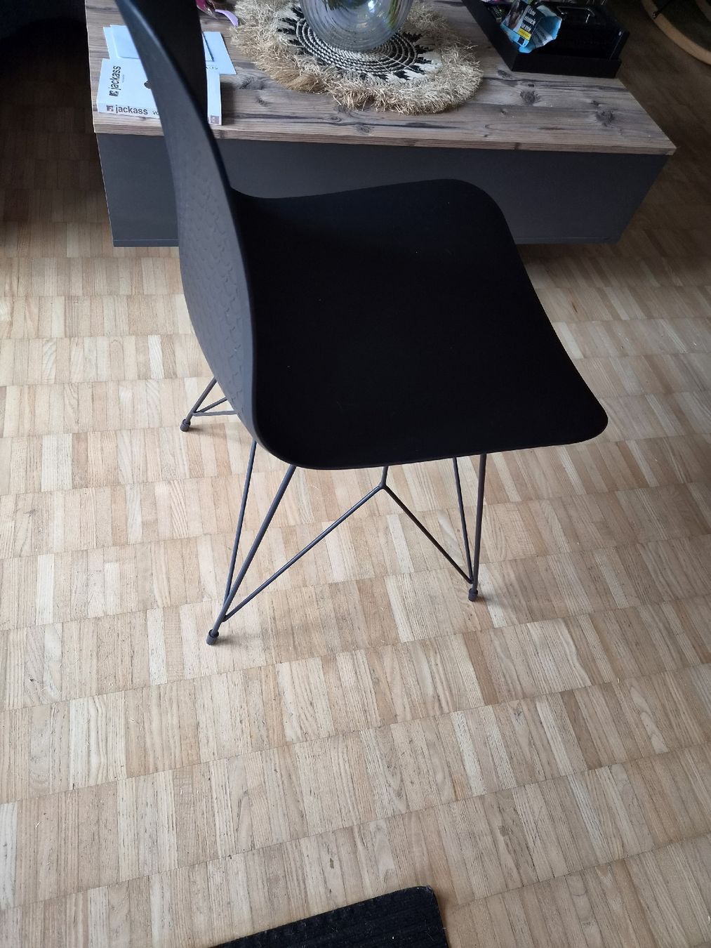 Chaises: Stuhl schwarz mit Metallgestell  – D'occasion à Jona par ramona024