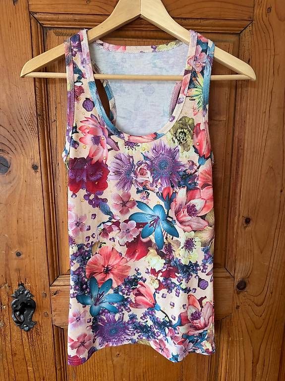 Top: Schnäppchen: Tank Top mit Blumenmuster, ca. Gr. M – Usato da Luzern venduto da La_sfinge