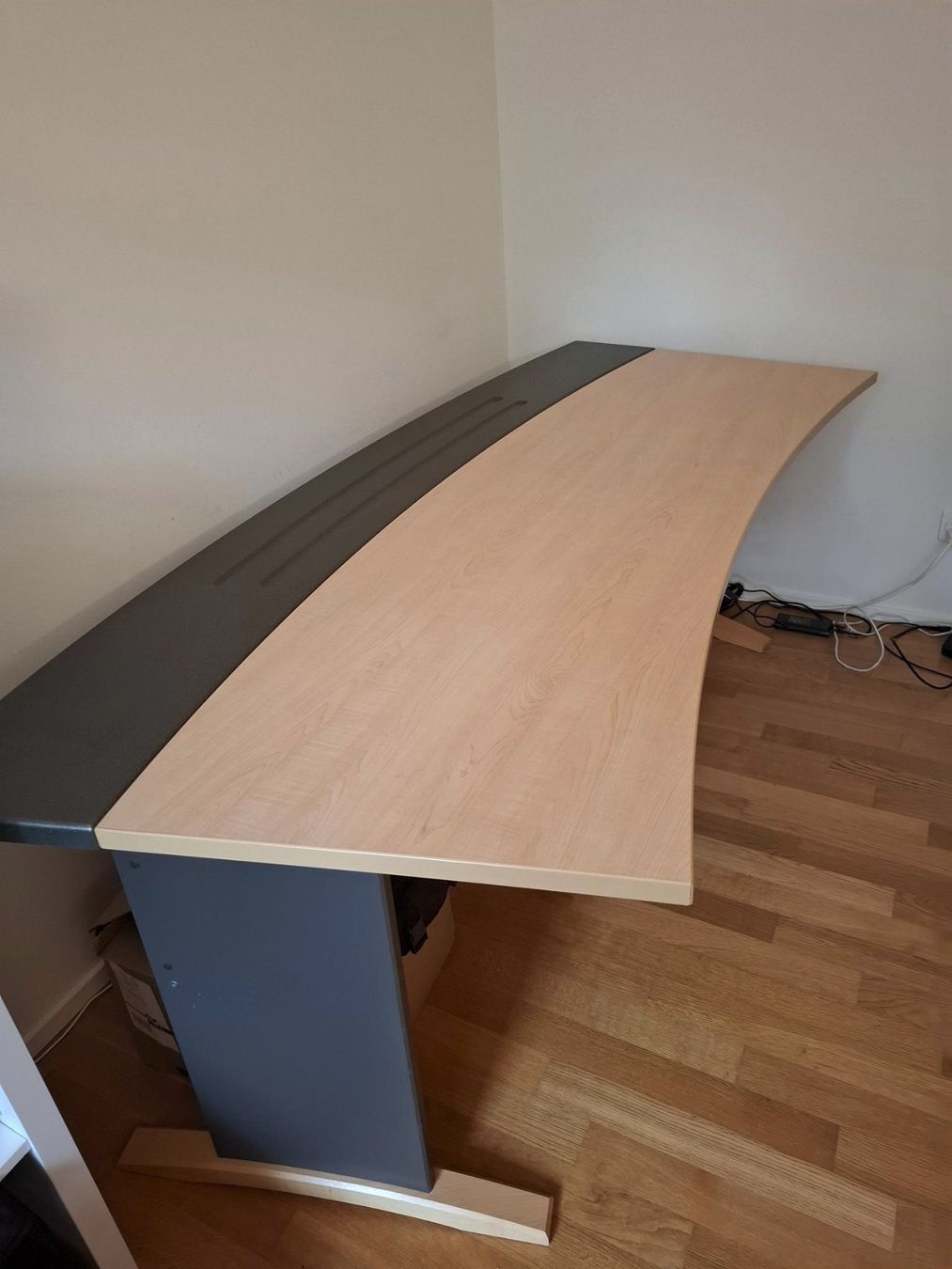 Schreibtische: Demontierter Schreibtisch mit optionalem Rollcontainer – Gebraucht aus Turgi von lor_m5pb 2