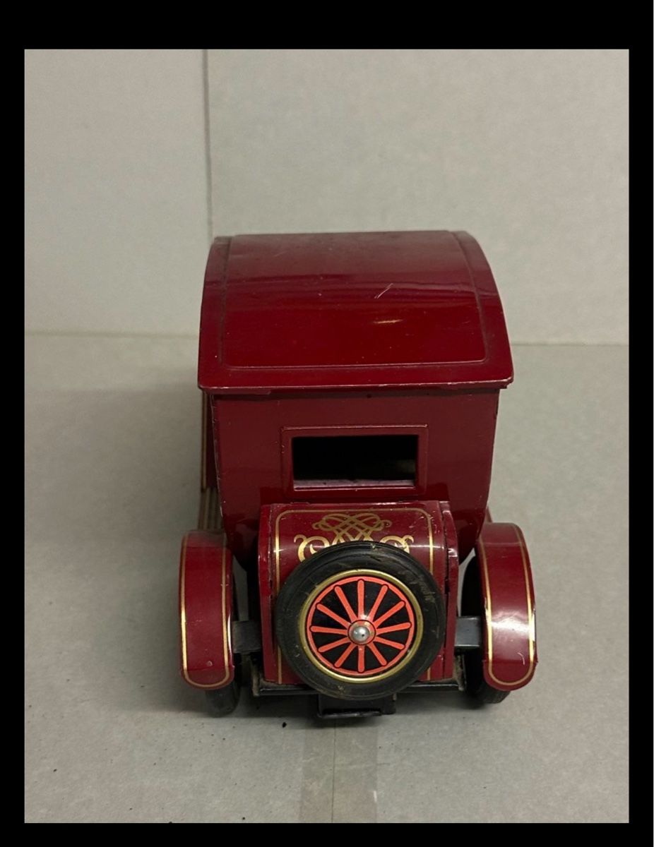 Spielzeuge: Vintage Blechauto, rot, Sammlerstück – Gebraucht aus Nussbaumen AG von olitech5415 5
