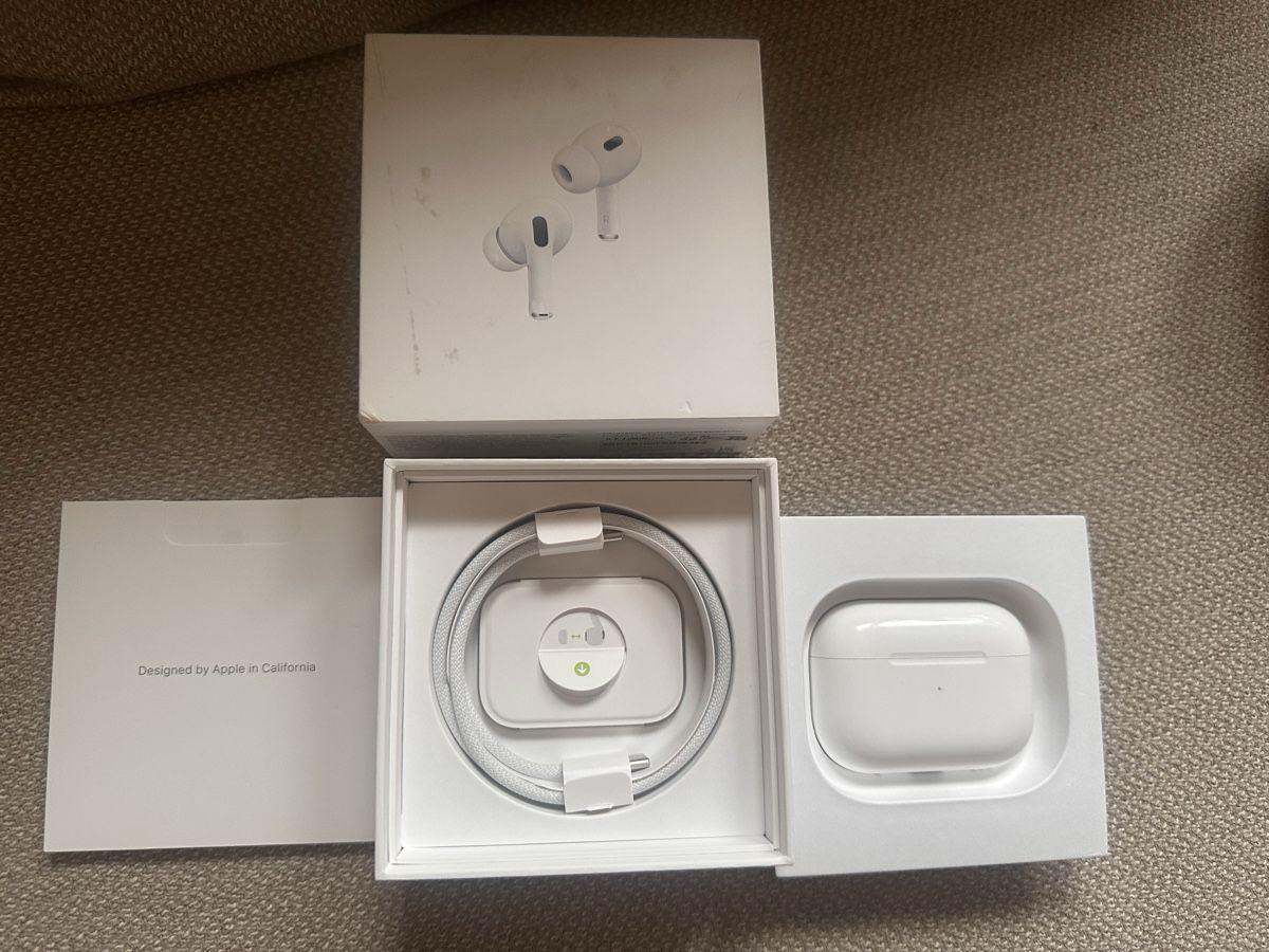 Apple Cuffie: AirPods Pro 2nd Gen with Charging Case - Excellent Condition – Nuovo (secondo la descrizione) da Zürich venduto da chayen