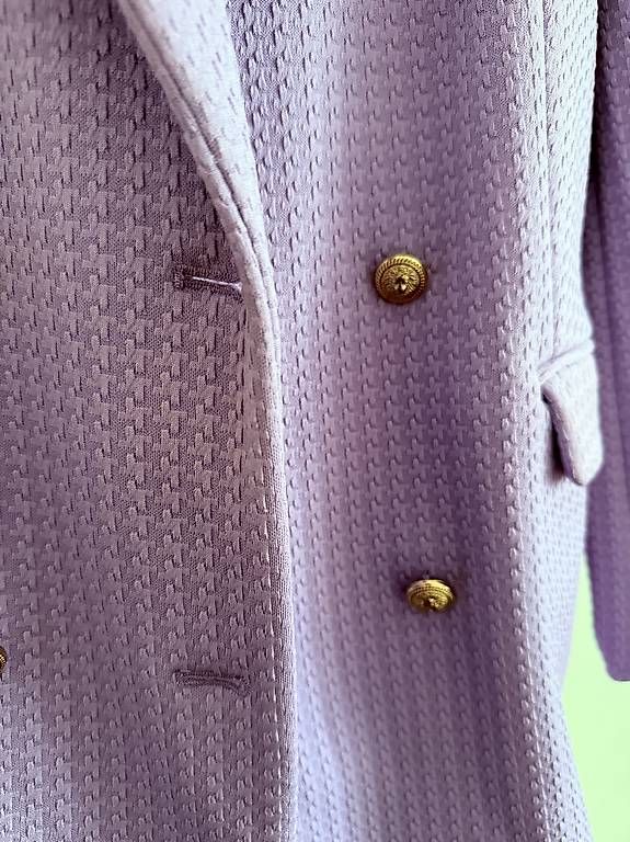 Jacken: Reserved, Blazer lila mit Goldknöpfen, Gr. 42 – Gebraucht aus Zollikofen von lili.j 2
