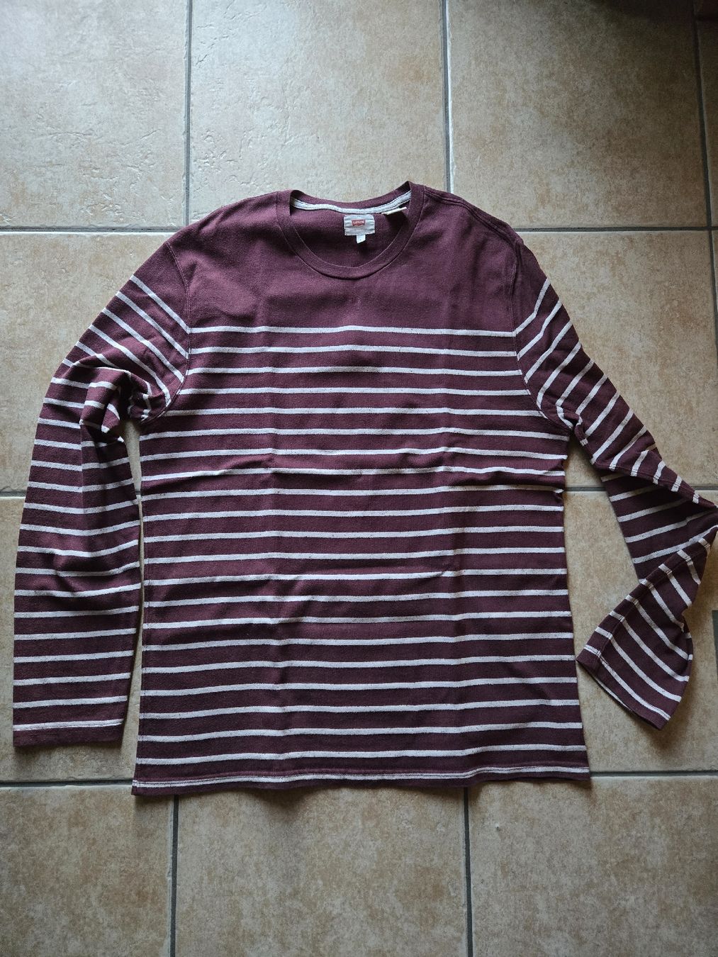 Levi's Pulls & Sweat-shirts: Pull fin LEVI'S – D'occasion à Sion par Oonathoo