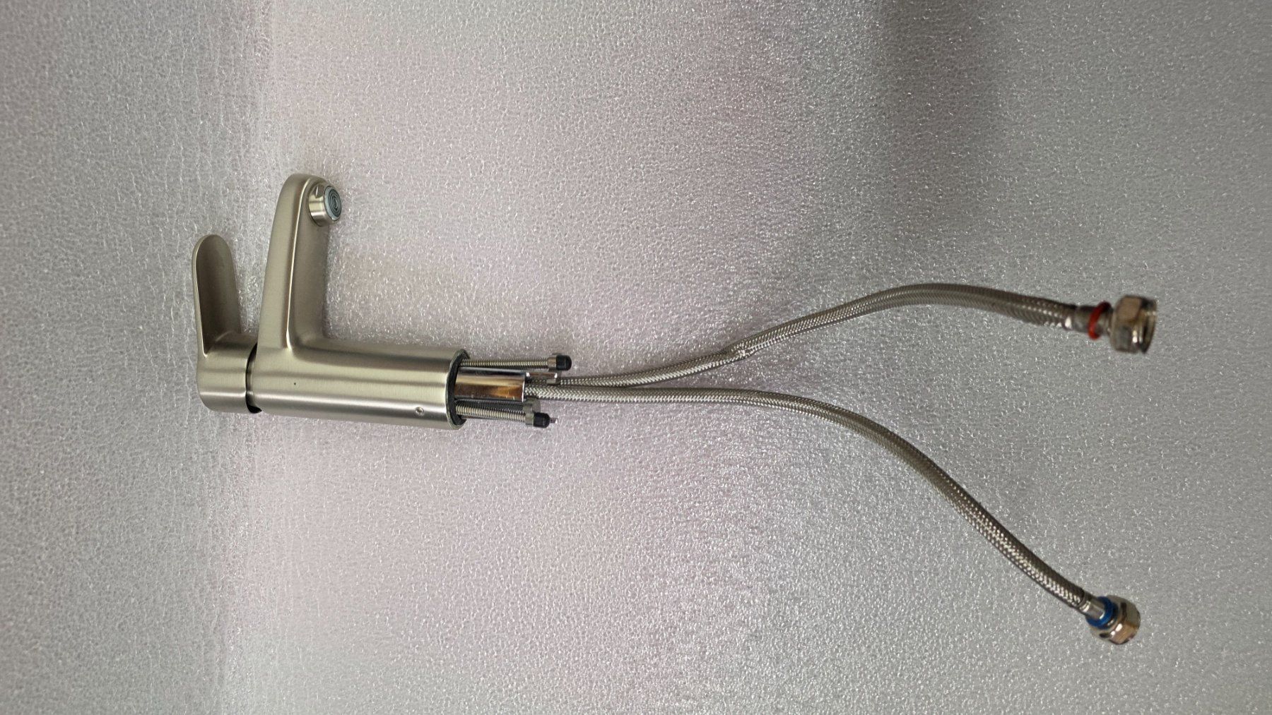 Rubinetteria: Mitigeur lavabo avec flexibles d'alimentation – Usato da Bionnens venduto da Meg011