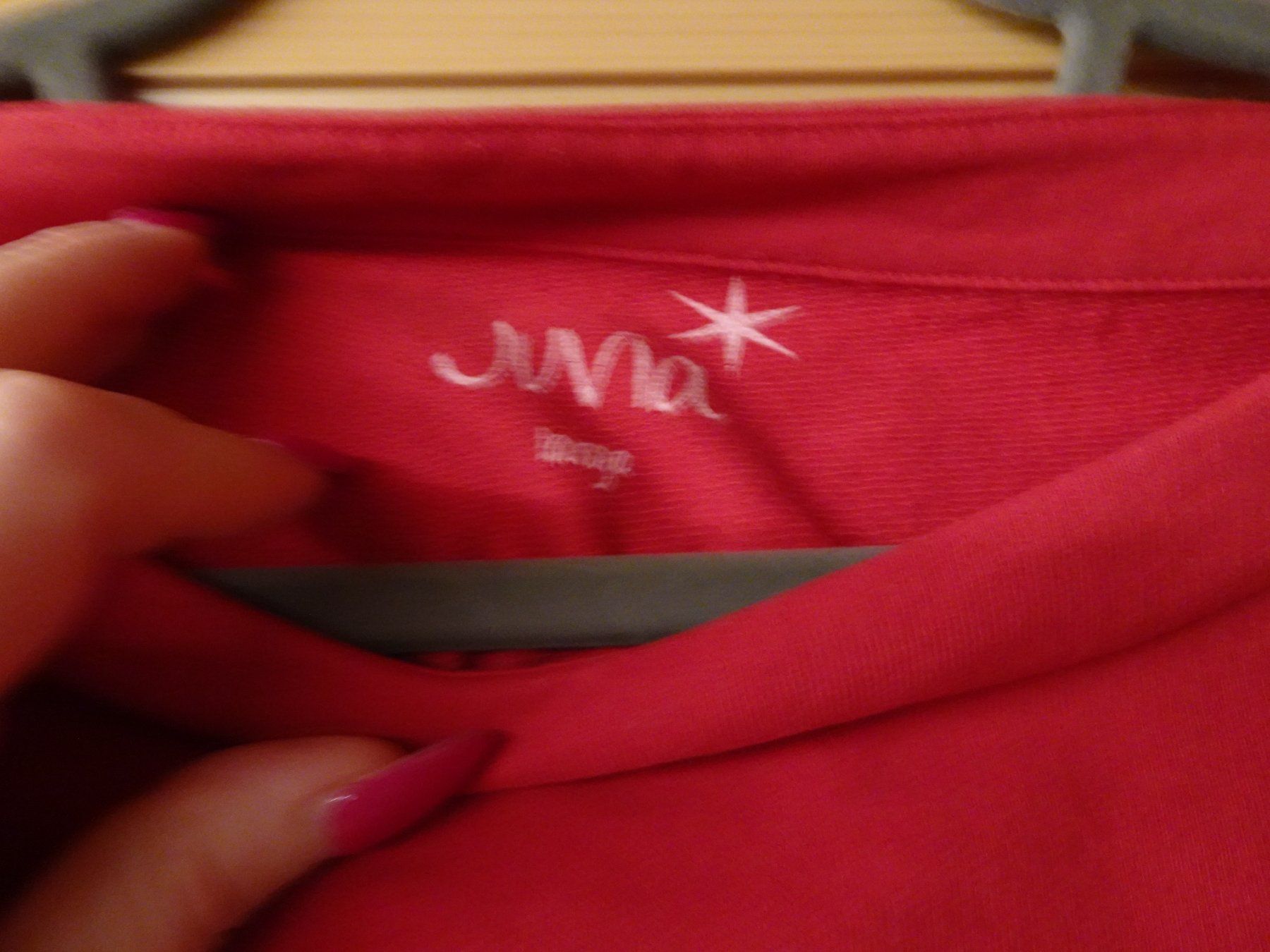 Maglioni & Felpe: Uni roter Basic Pulli von JUVIA Gr. L - 42637 – Usato da Küssnacht am Rigi venduto da Good4Deckeli 1