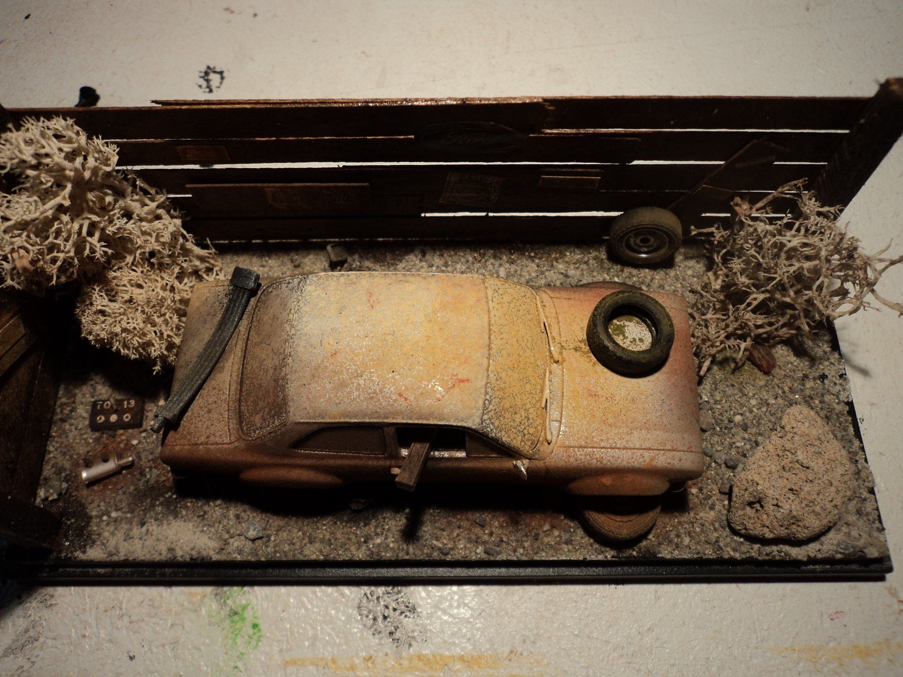 Ford Modellini d'auto: Ford Escort MK1 1/43 Diorama Hinterhof – Usato da Schwarzenburg venduto da modelCARama 4