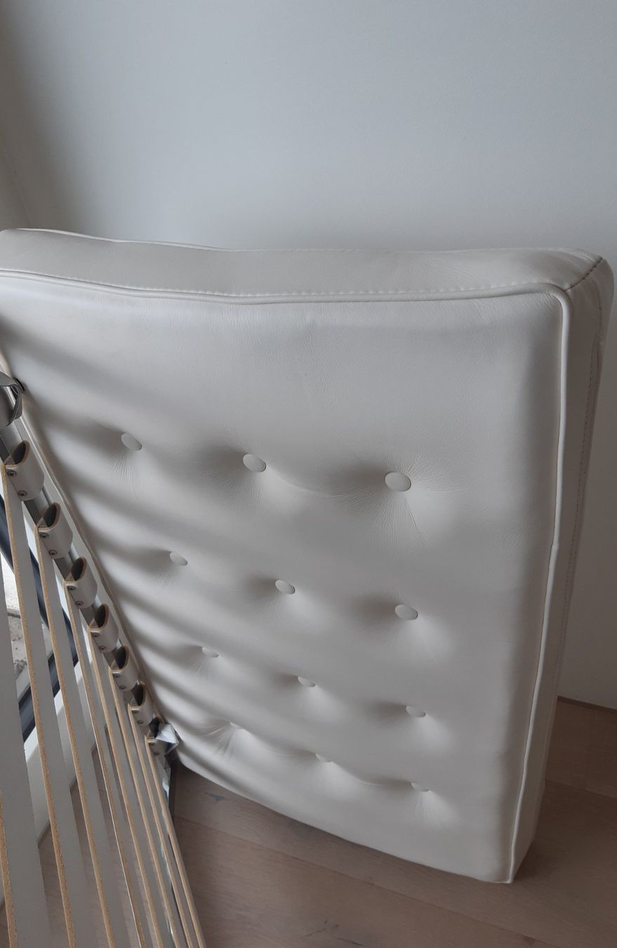 Sessel: Barcelona Chair Replica weiss (ecru) – Gebraucht aus Herrliberg von Air16 9
