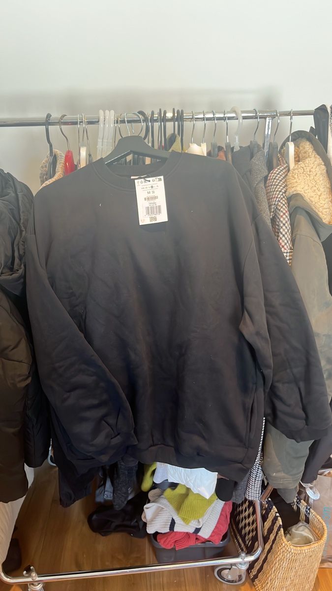 Bershka Pulls & Sweat-shirts: Pullover schwarz Groesse M neu – Neuf avec emballage d'origine à Ostermundigen par Laariinaa