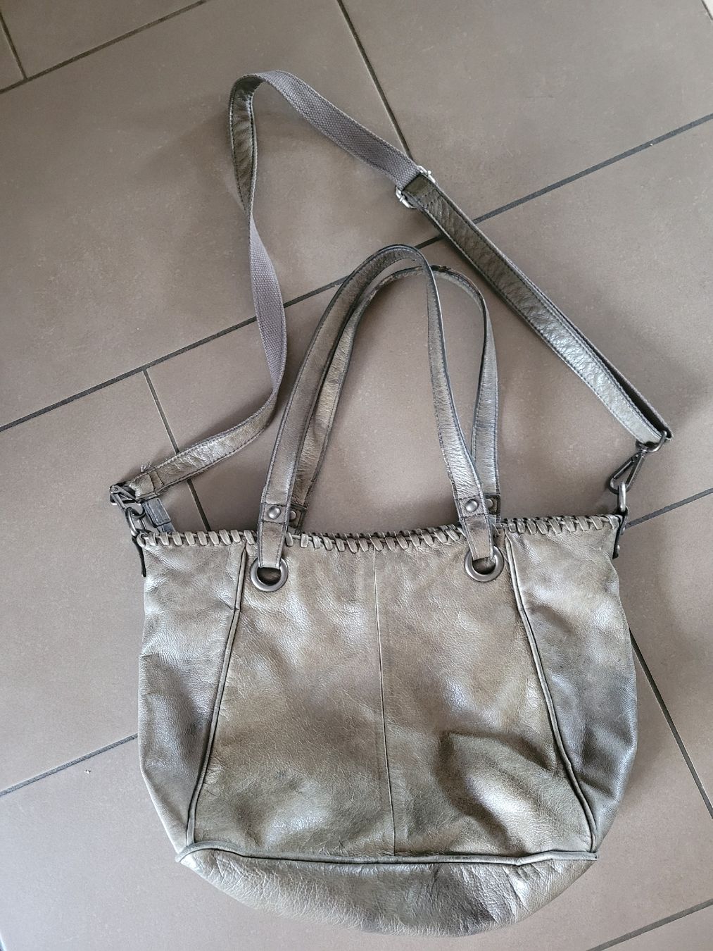 FredsBruder Taschen für Damen: Fredsbruder Umhängetasche grau grünlich  – Gebraucht aus St. Ursen von pijtra