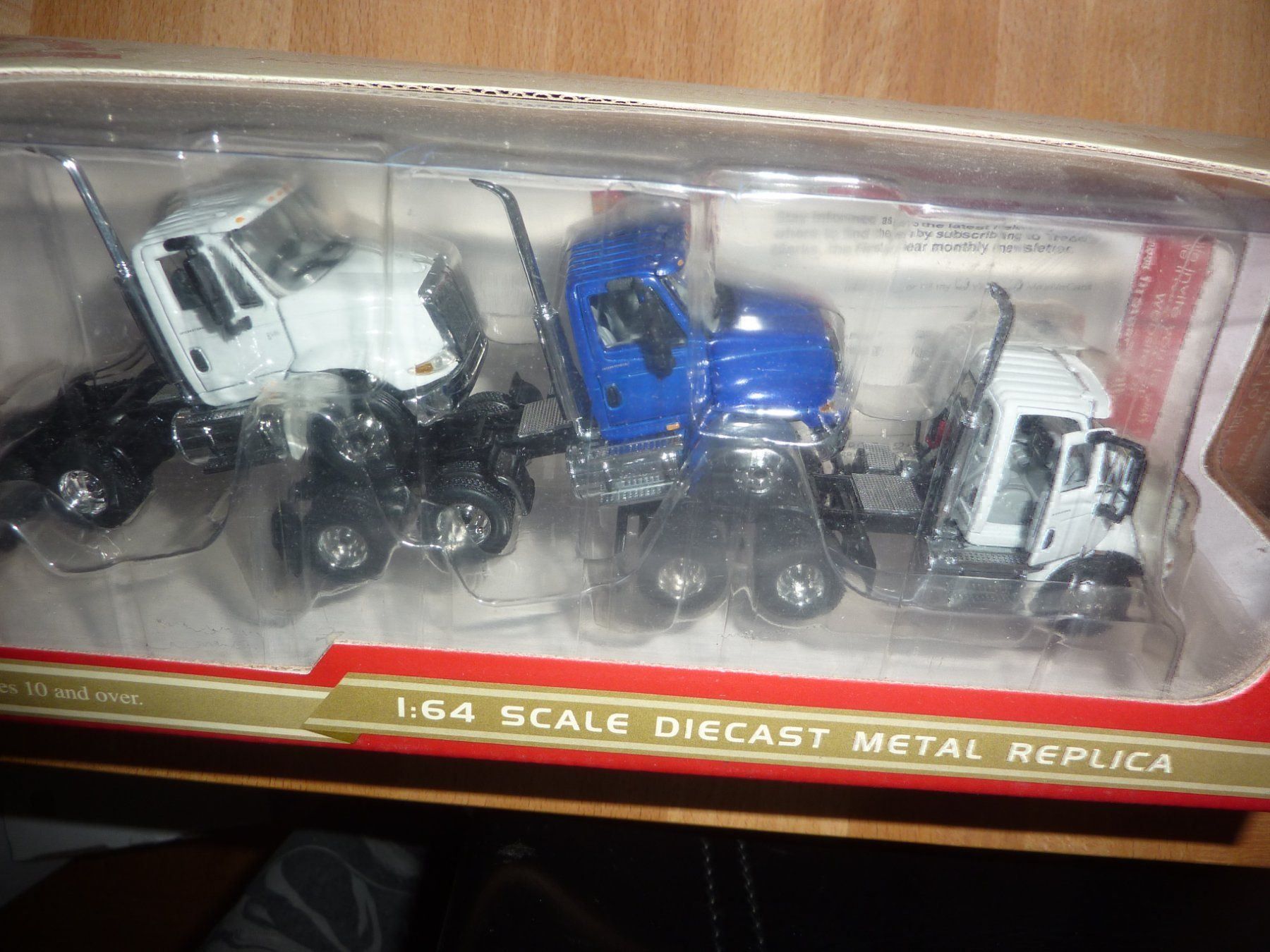 Modellbausätze & Standmodelle: INTERNATIONAL TRUCK – Neu und originalverpackt aus Balsthal von bouteliee 1